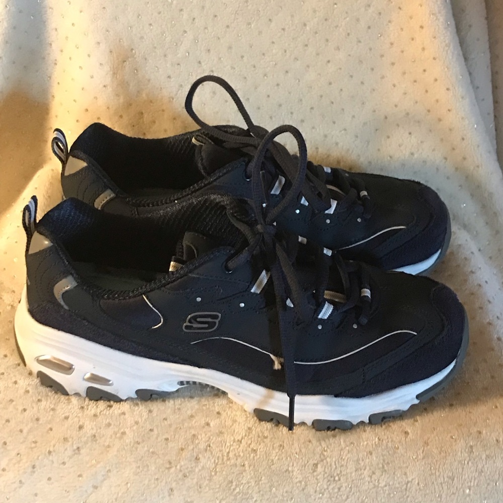Skechers Delites sneakers 9.5 Navy.